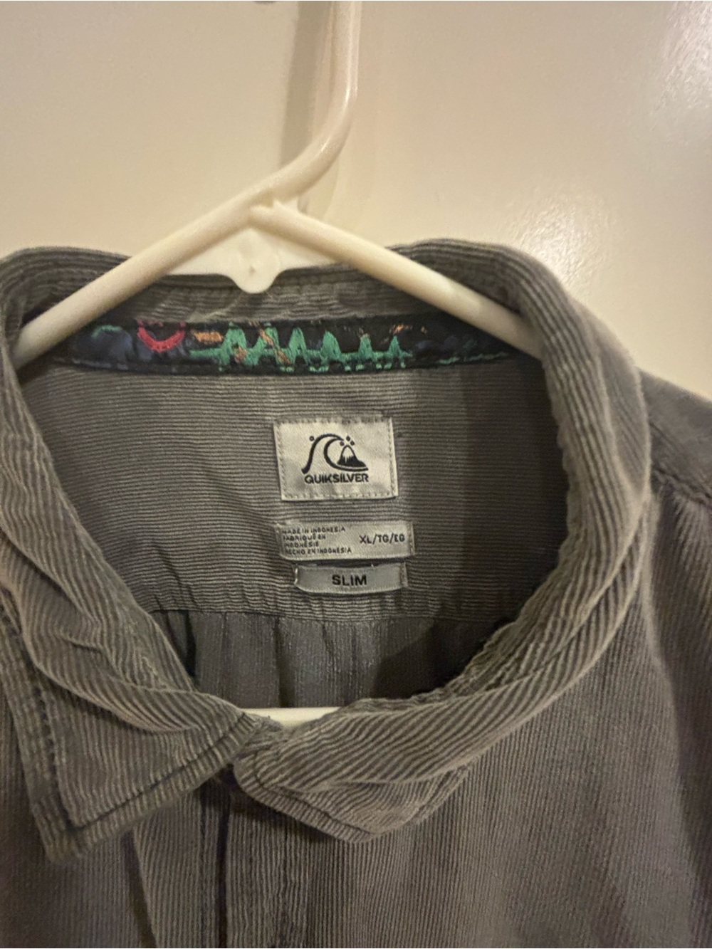 Quiksilver Men's Slim Corduroy Button up in Light Gray Sz XL